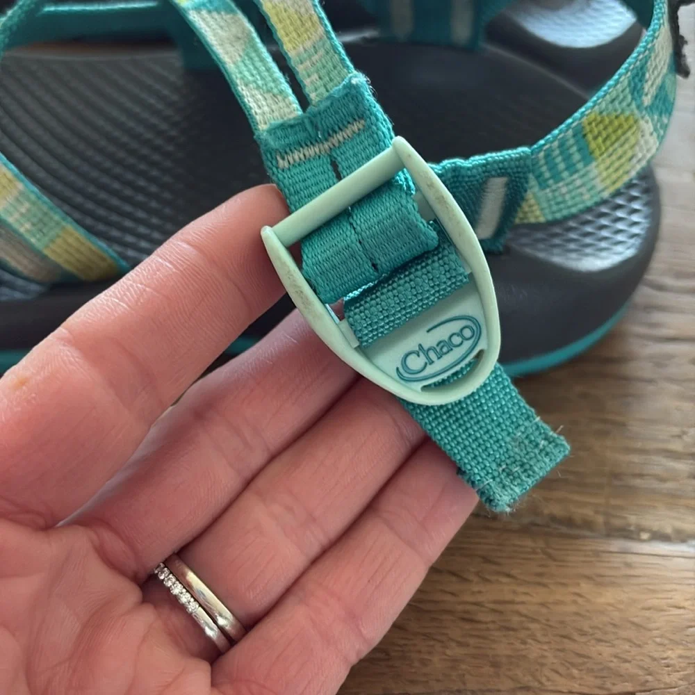 Chacos - Girls Size 2